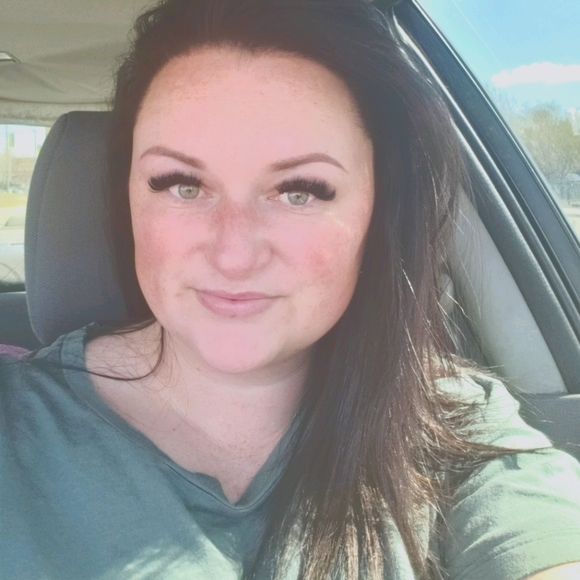 Meet your Posher, Lisa - Picture 1 of 1